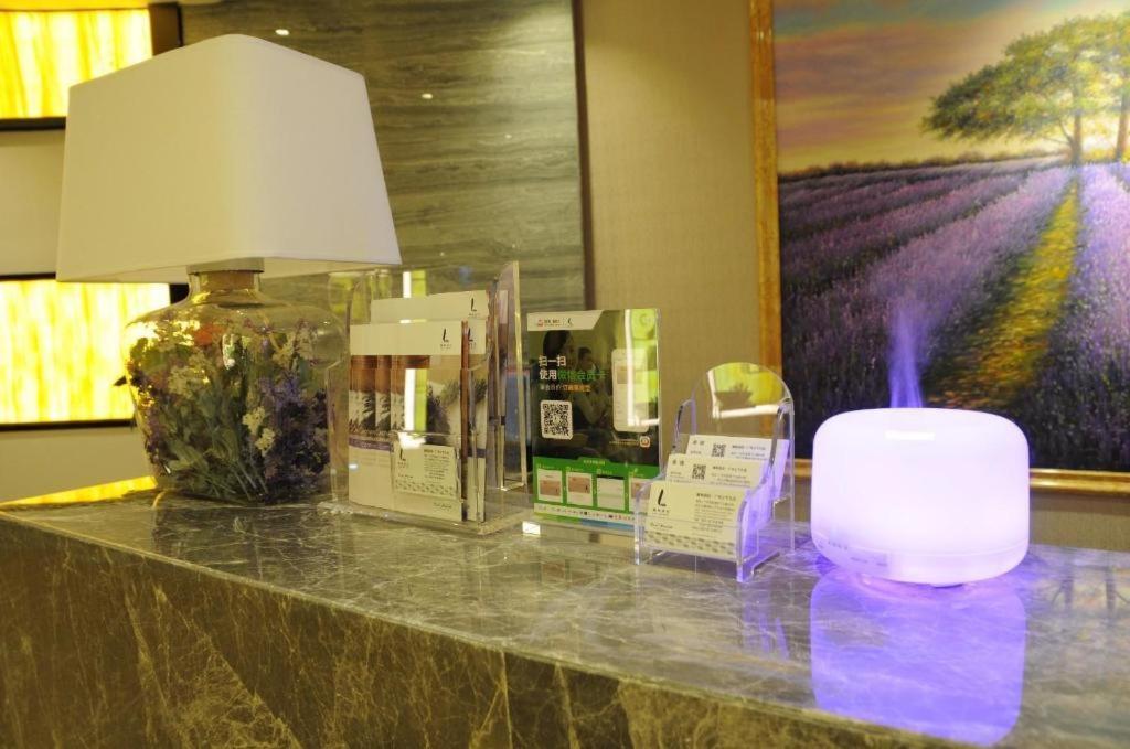 Lavande Hotel Guangzhou Shangxiajiu Pedestrian Street Hualin Temple Metro Station מראה חיצוני תמונה