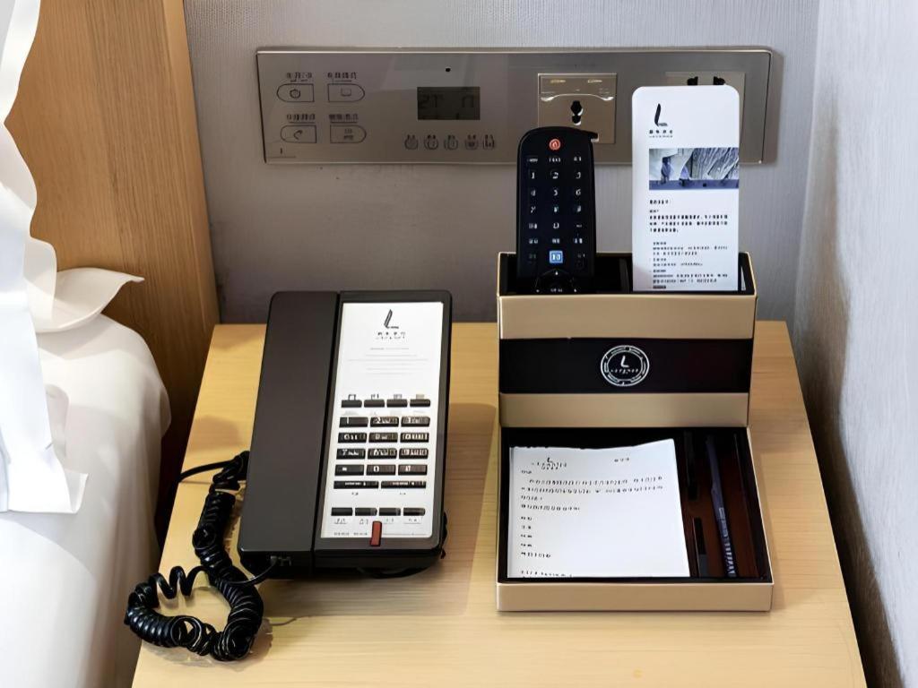 Lavande Hotel Guangzhou Shangxiajiu Pedestrian Street Hualin Temple Metro Station מראה חיצוני תמונה