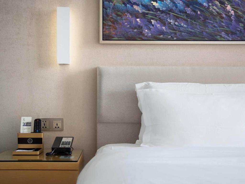 Lavande Hotel Guangzhou Shangxiajiu Pedestrian Street Hualin Temple Metro Station מראה חיצוני תמונה