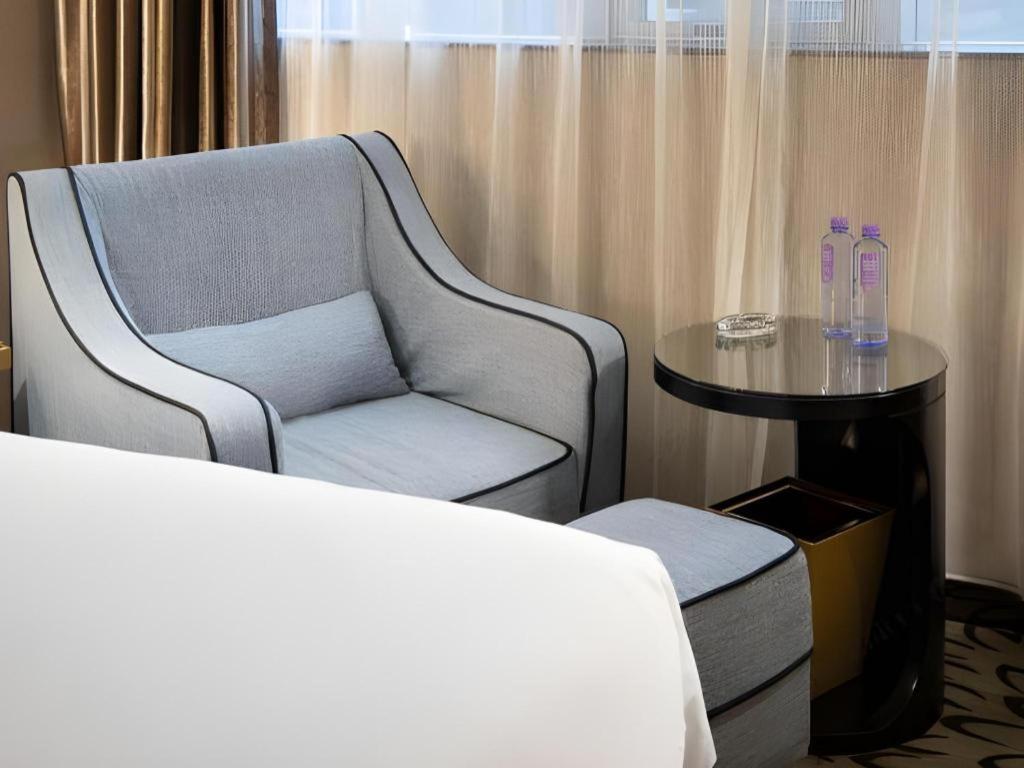Lavande Hotel Guangzhou Shangxiajiu Pedestrian Street Hualin Temple Metro Station מראה חיצוני תמונה