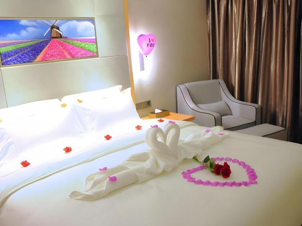 Lavande Hotel Guangzhou Shangxiajiu Pedestrian Street Hualin Temple Metro Station מראה חיצוני תמונה