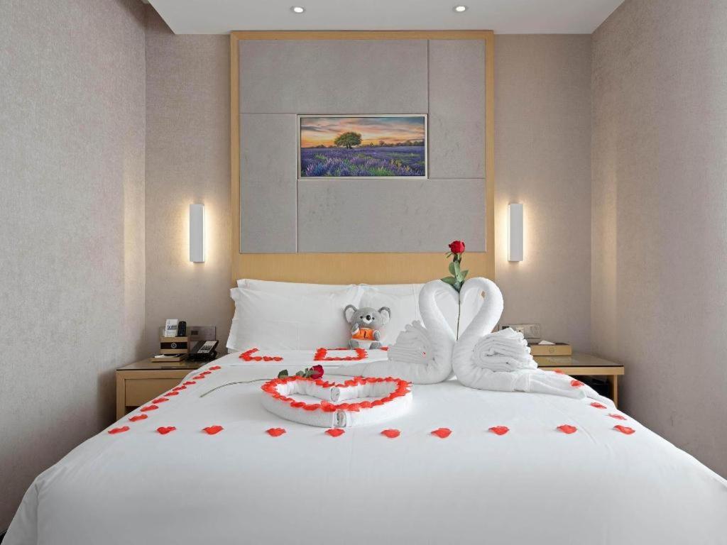 Lavande Hotel Guangzhou Shangxiajiu Pedestrian Street Hualin Temple Metro Station מראה חיצוני תמונה