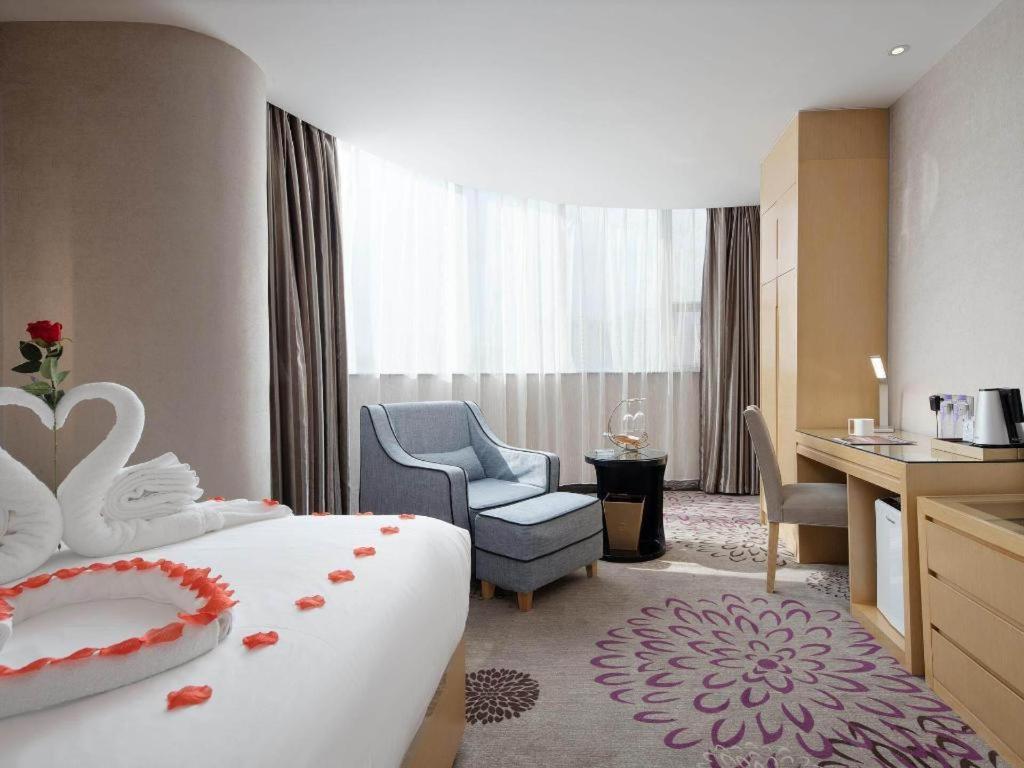 Lavande Hotel Guangzhou Shangxiajiu Pedestrian Street Hualin Temple Metro Station מראה חיצוני תמונה