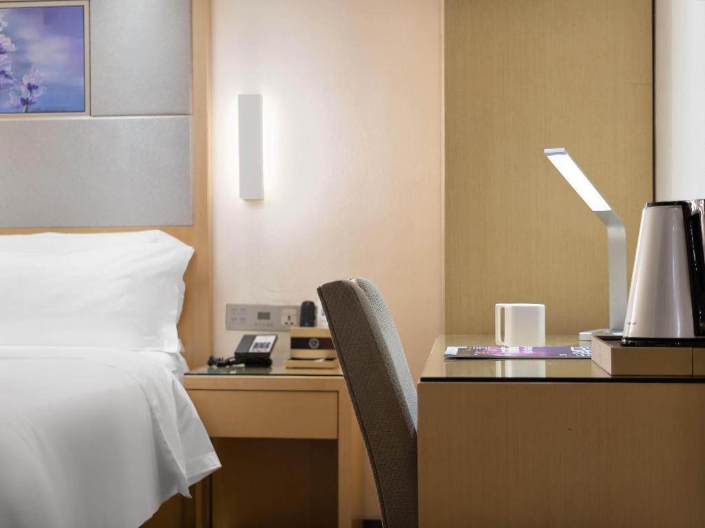 Lavande Hotel Guangzhou Shangxiajiu Pedestrian Street Hualin Temple Metro Station מראה חיצוני תמונה