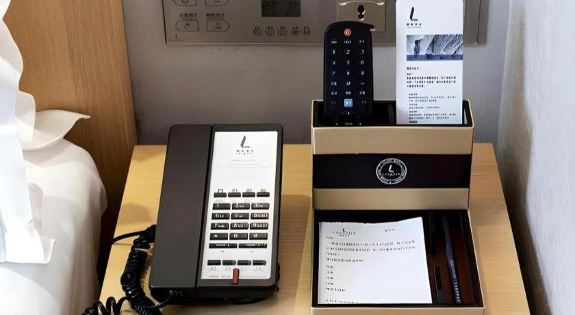 Lavande Hotel Guangzhou Shangxiajiu Pedestrian Street Hualin Temple Metro Station מראה חיצוני תמונה