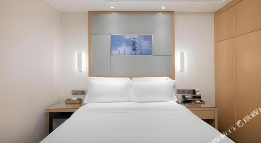 Lavande Hotel Guangzhou Shangxiajiu Pedestrian Street Hualin Temple Metro Station מראה חיצוני תמונה