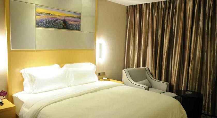 Lavande Hotel Guangzhou Shangxiajiu Pedestrian Street Hualin Temple Metro Station מראה חיצוני תמונה