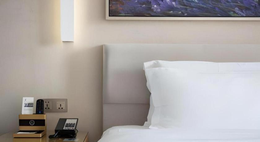Lavande Hotel Guangzhou Shangxiajiu Pedestrian Street Hualin Temple Metro Station מראה חיצוני תמונה
