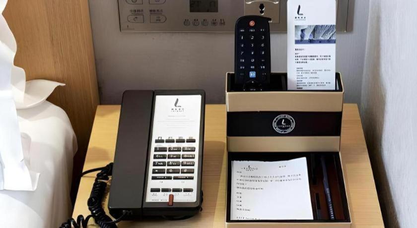 Lavande Hotel Guangzhou Shangxiajiu Pedestrian Street Hualin Temple Metro Station מראה חיצוני תמונה