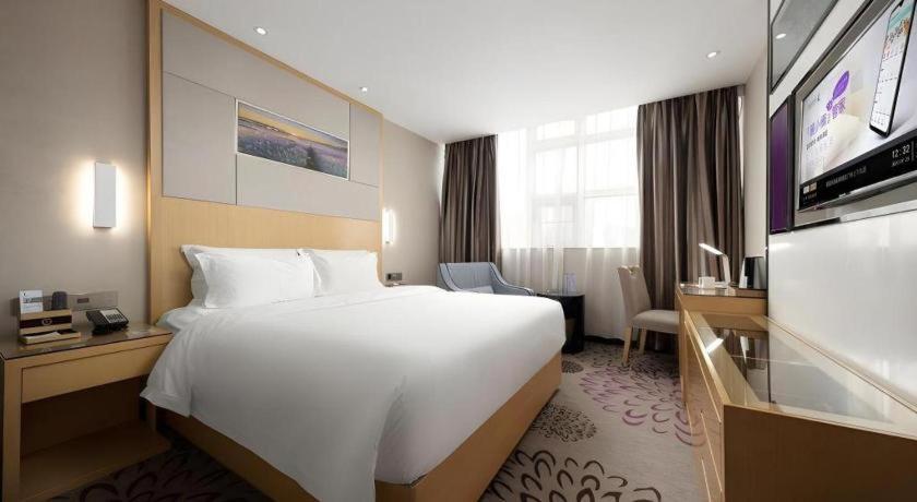 Lavande Hotel Guangzhou Shangxiajiu Pedestrian Street Hualin Temple Metro Station מראה חיצוני תמונה