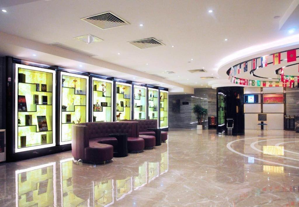 Lavande Hotel Guangzhou Shangxiajiu Pedestrian Street Hualin Temple Metro Station מראה חיצוני תמונה